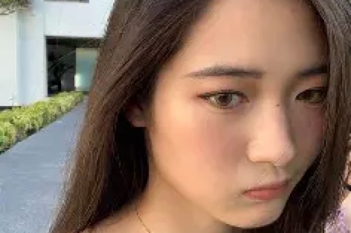 美顶流纯神演穿普拉达的女王2被删光！秀身体黑历史太多