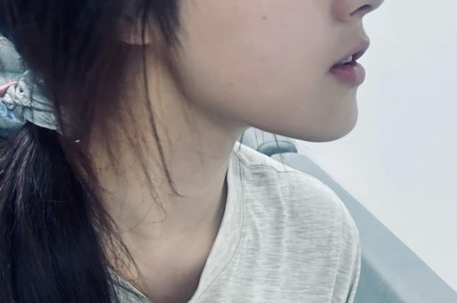 女子发连续剧式视频寻恩人：涉嫌造假 剧本炒作引争议