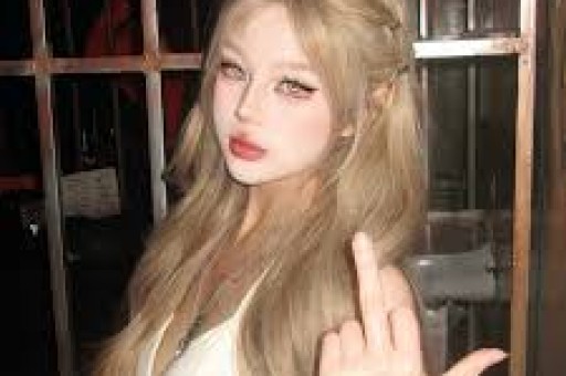 香港知名男星将复出因丑闻遭封杀多年四处欠债不还形象崩坏