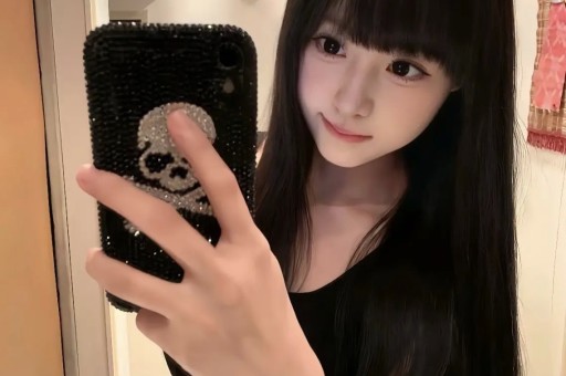 曝二字功夫巨星老婆出轨自家里偷情被老公抓奸成龙吴京被猜测
